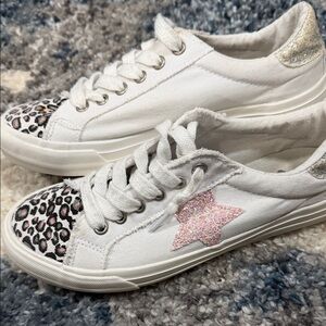 White and Pink Star Women's Sneakers